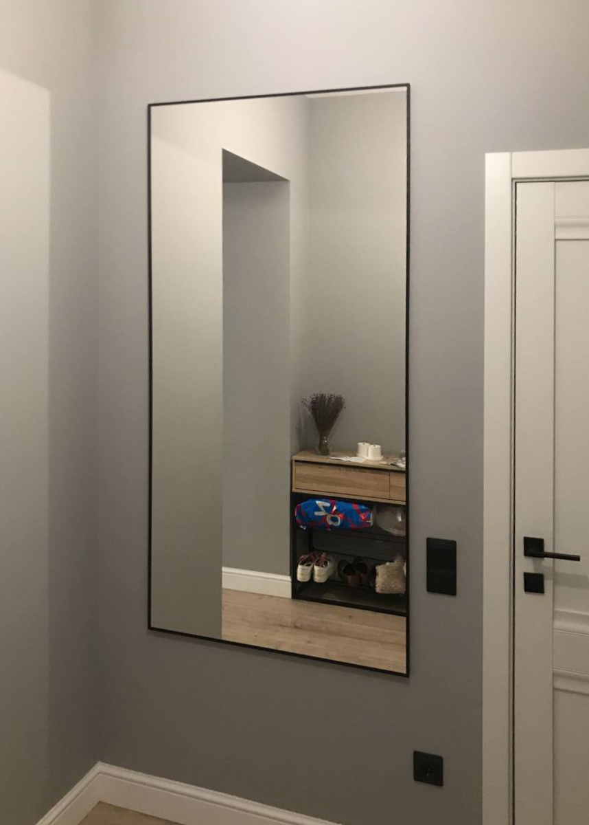 Зеркало Зеркало в черной алюминиевой раме 